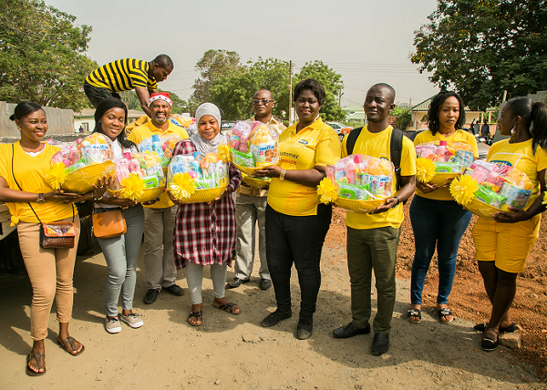 MTN Staff volunteers ready to distribute hampers to christmas babies